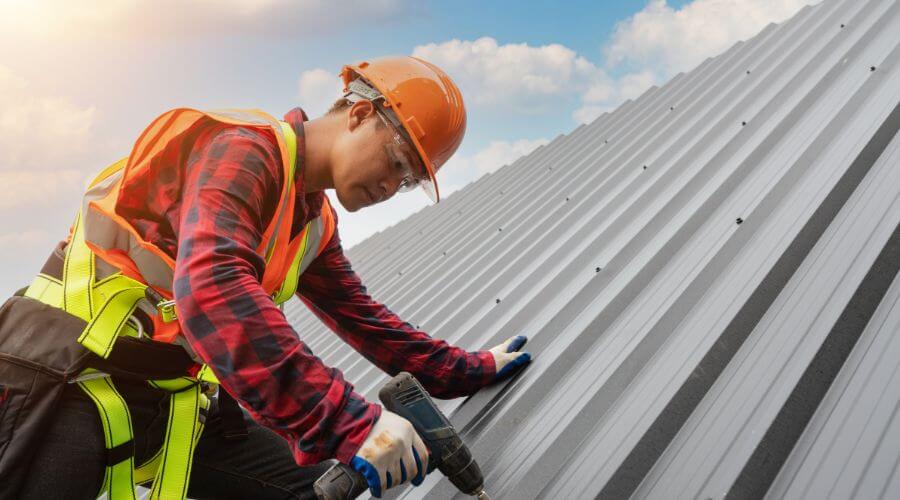 Professional gutter cleaning in Fairgrove, MI